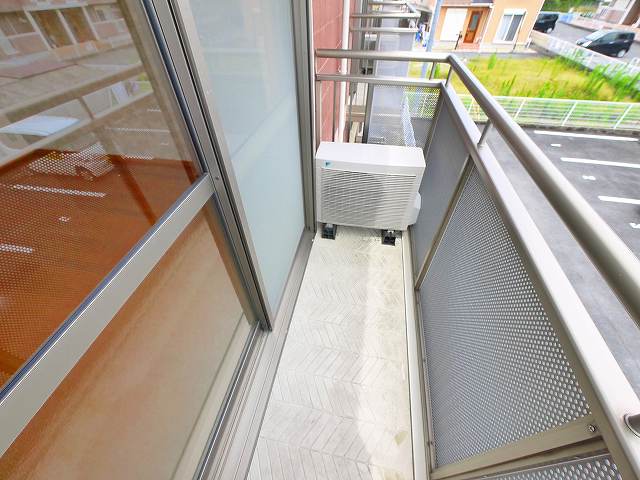 バルコニー　バルコニーからの眺めを楽しみながら食事をしませんか