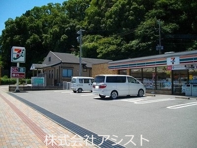 コンビニ　セブンイレブン（コンビニ）まで800m