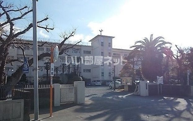 中学校　富士市立富士南中学校（中学校）まで560m