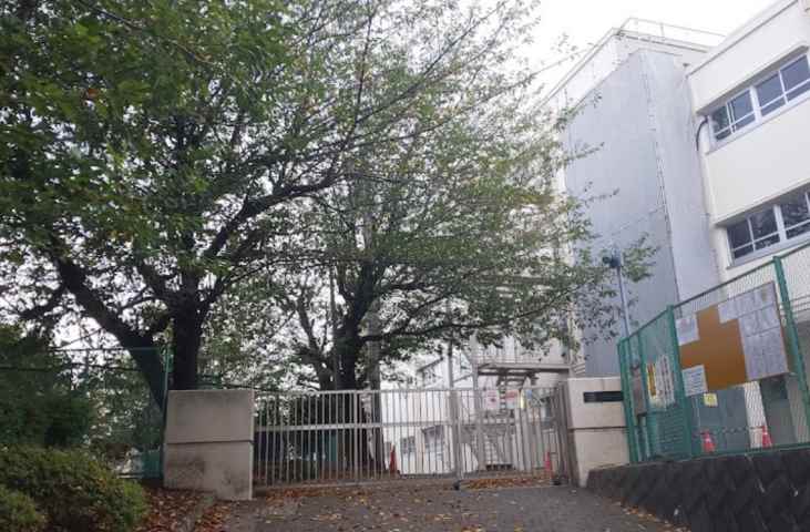 中学校　横浜市立戸塚中学校（中学校）まで1040m