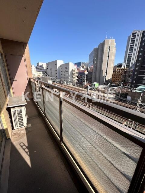 バルコニー　外からの目が気にならないバルコニーで洗濯物が干せます