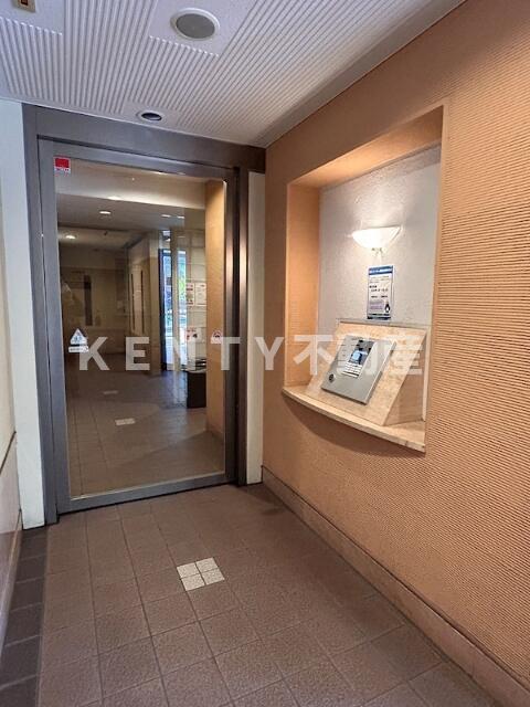 エントランス　ゆとりのあるエントランスです