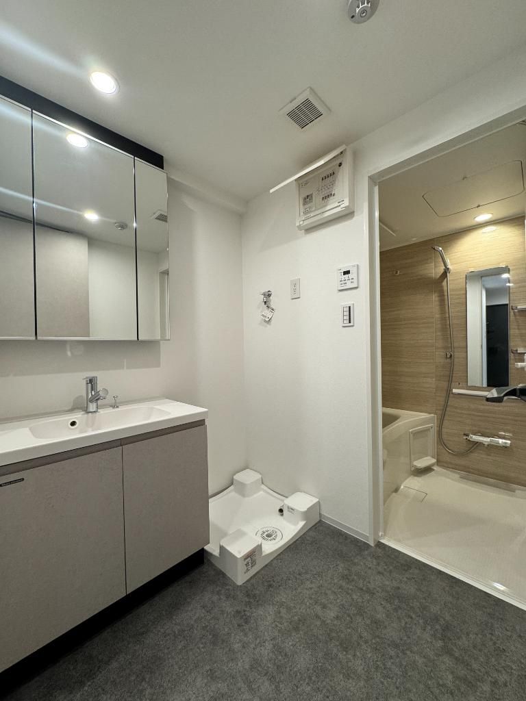 洗面設備　コンパクトで使いやすい洗面所