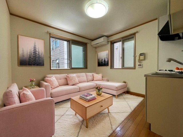 居室・リビング　★※家具はＣＧになります　明るいフローリングの角部屋です★