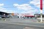 ドラックストア　クスリ岩崎チェーン小月店（ドラッグストア）まで835m