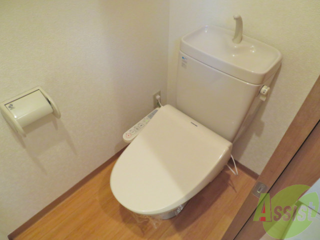 トイレ　暖房便座となっているので、冬でも便座が温かくて嬉しいですね。