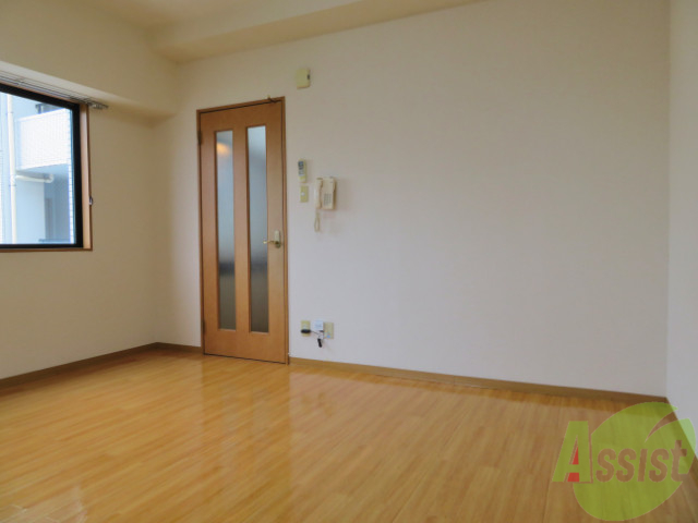 その他部屋・スペース　２面採光なので明るくていいですね～。風通しもいいですよ。