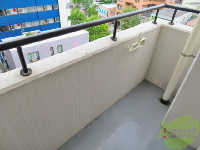 バルコニー　天気のいい日はバルコニーで洗濯物やお布団を干せますよ～。