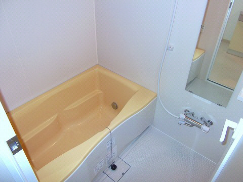 バス・シャワールーム　写真、間取図面などが現況と異なる場合は現況優先となります。