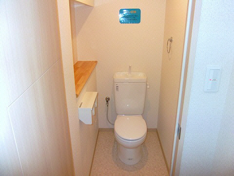 トイレ　写真、間取図面などが現況と異なる場合は現況優先となります。