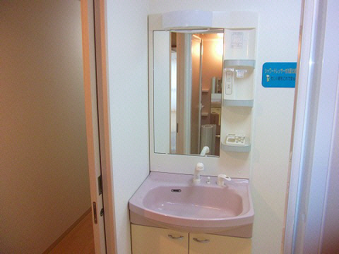 洗面設備　写真、間取図面などが現況と異なる場合は現況優先となります。