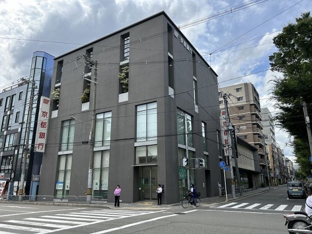 銀行　京都銀行府庁前支店（銀行）まで495m