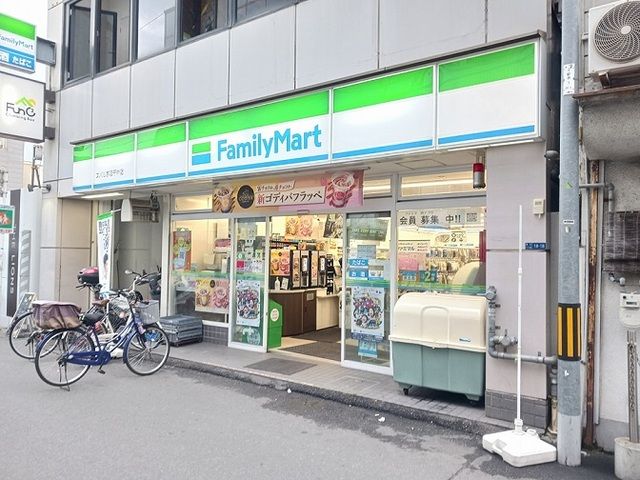 コンビニ　ファミリーマート様（コンビニ）まで220m
