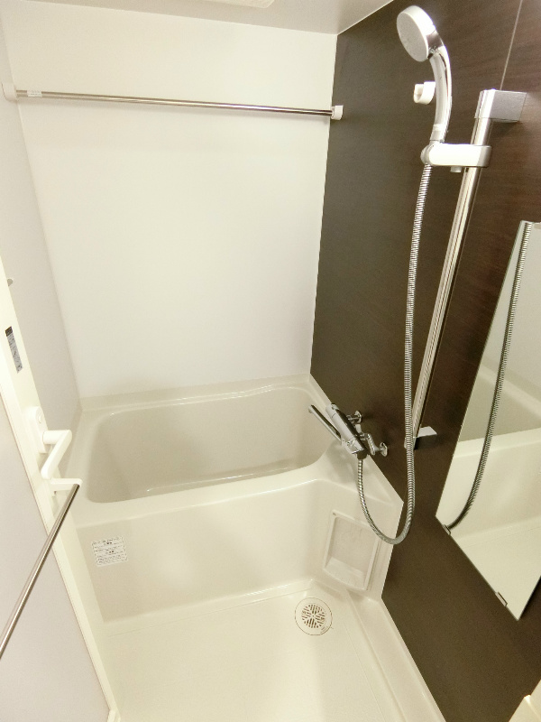 バス・シャワールーム　☆ゆとりあるバスルームはトイレと別にしました☆