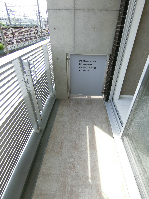 バルコニー　☆洗濯物を干すスペースもございます☆