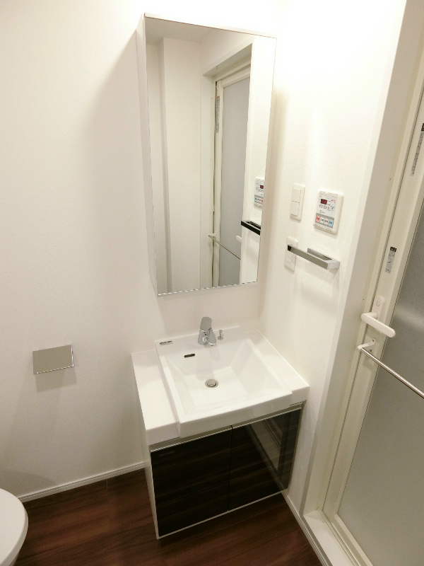 洗面設備　収納豊富な独立洗面化粧台です☆