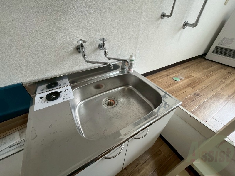 洗面設備　洗面台はありませんがこちらで洗顔などができます。