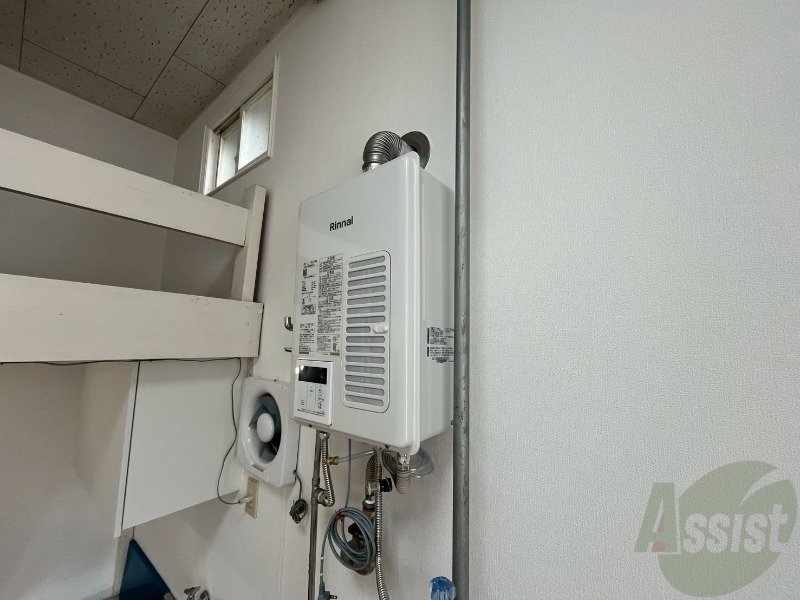 その他設備　給湯器は簡単操作で温度調整ができますよ。