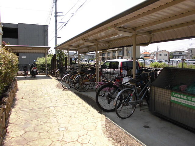 その他　屋根付き駐輪場