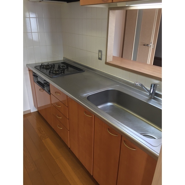 キッチン　同タイプ参考写真（リノベ前）