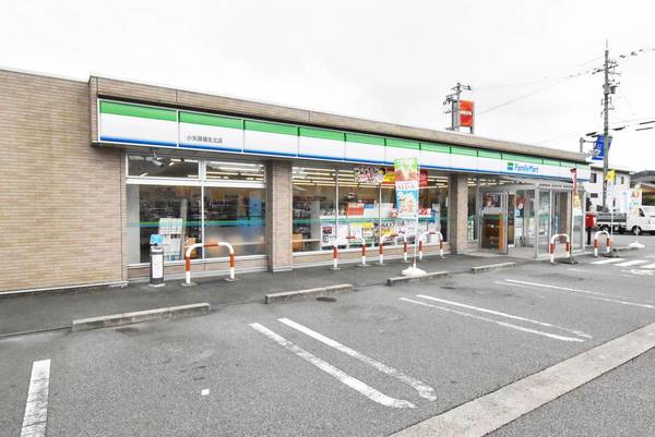 コンビニ　ファミリーマート 小矢部埴生北店（コンビニ）まで700m