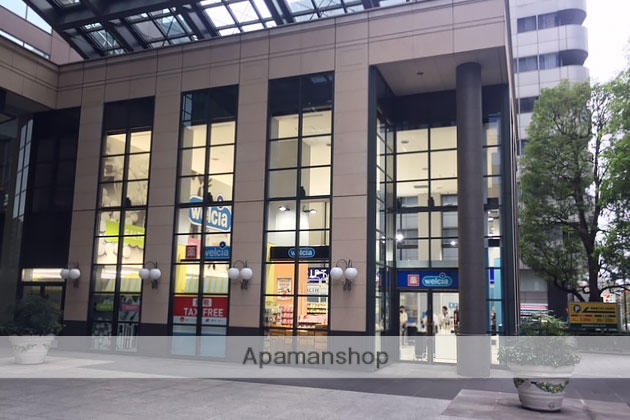 ドラックストア　ウエルシア西新宿三井ビル店（ドラッグストア）まで252m