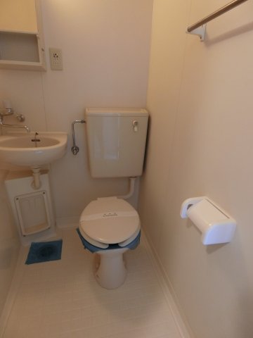 トイレ　他のお部屋の参考写真となります。