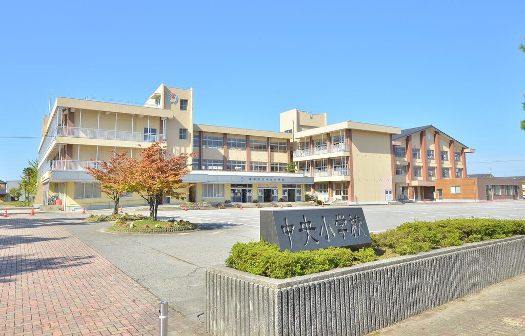 幼稚園・保育園　黒部市立中央小学校（幼稚園・保育園）まで600m