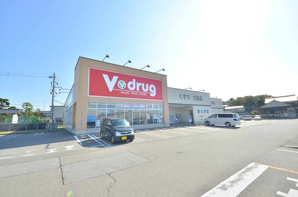 スーパー　V・drug黒部店（スーパー）まで750m