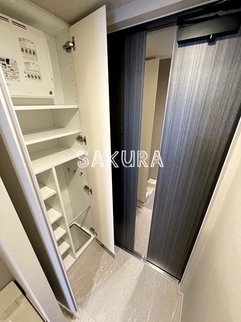 玄関　収納豊富なシューズボックスです♪