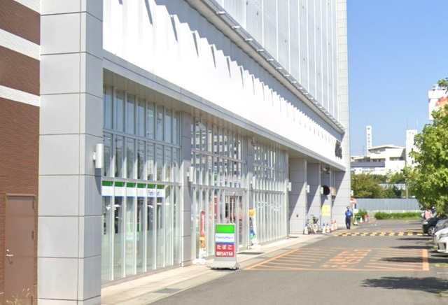 コンビニ　ファミリーマートイル・サローネ貝塚店（コンビニ）まで677m