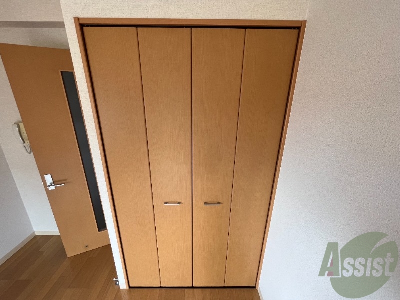 収納　収納はこちらのクローゼットをご使用ください。