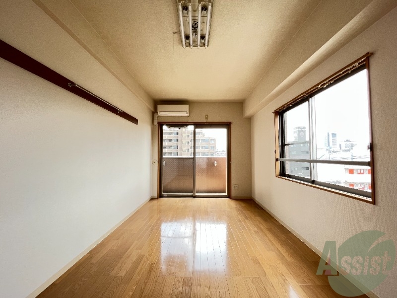 居室・リビング　陽の光が差し込む明るいお部屋は気持がいいですね。