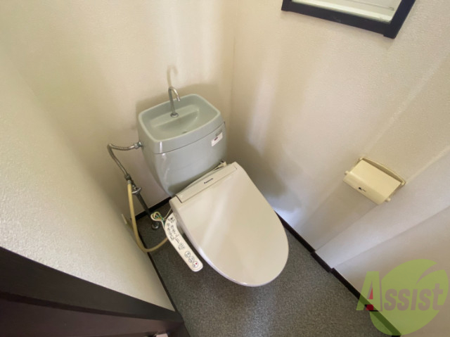 トイレ　ウォシュレット付きトイレです。安心して使用できますよ。