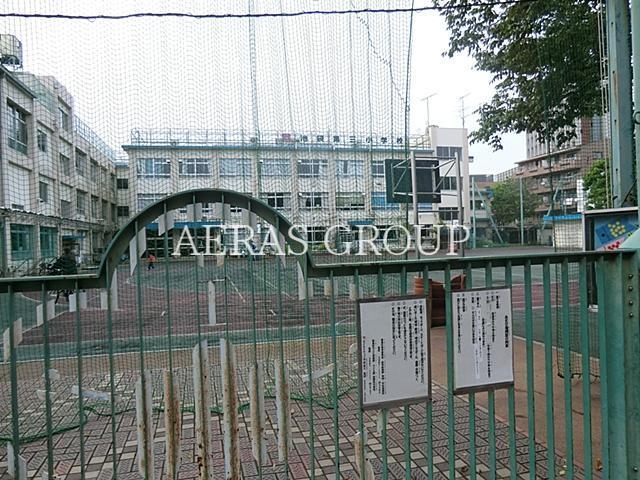 小学校　豊島区立池袋第三小学校（小学校）まで635m