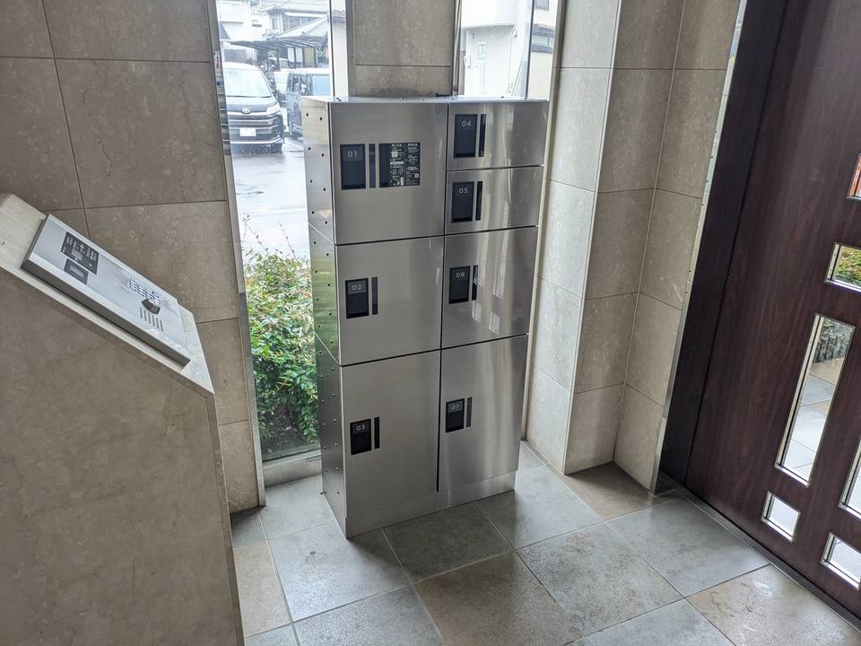エントランス　宅配ボックス