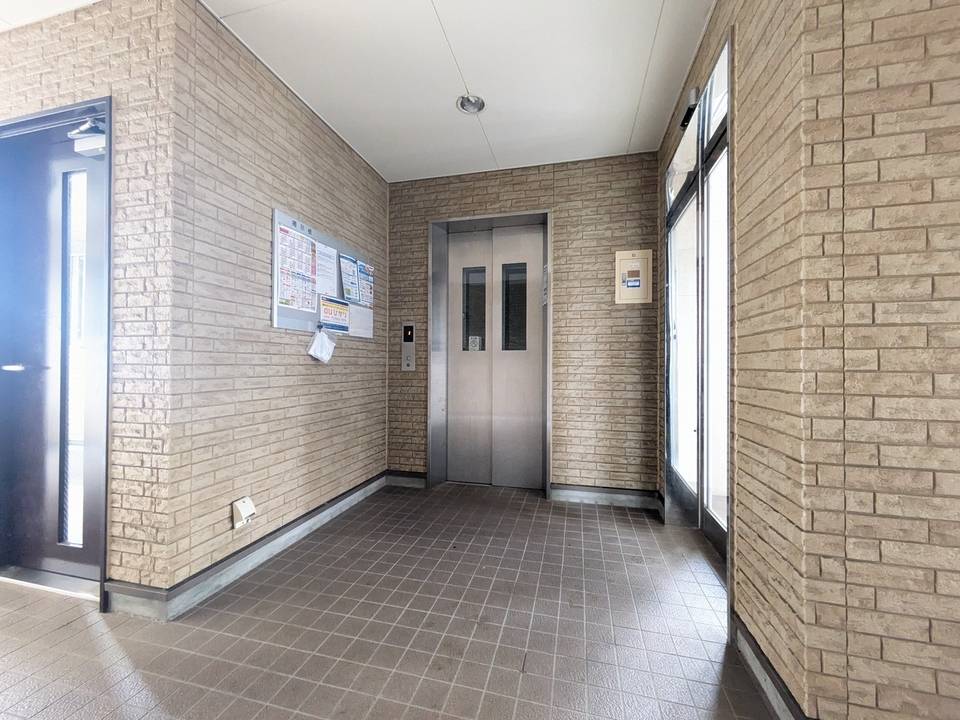 エントランス　エレベーター