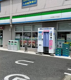コンビニ　ファミリーマート 太田窪二丁目店（コンビニ）まで458m