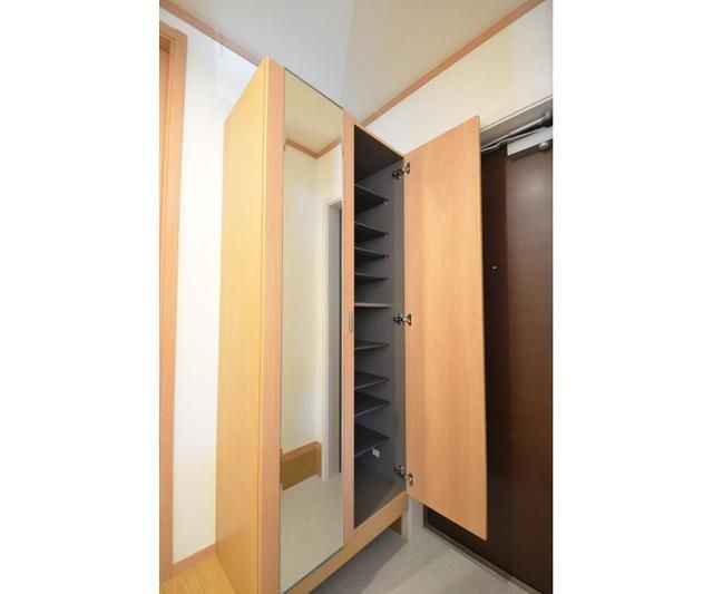 玄関　姿見鏡付き