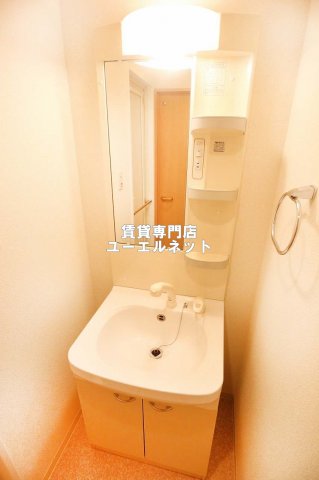 洗面設備　清潔感ある独立洗面台で毎日気持ちよく♪