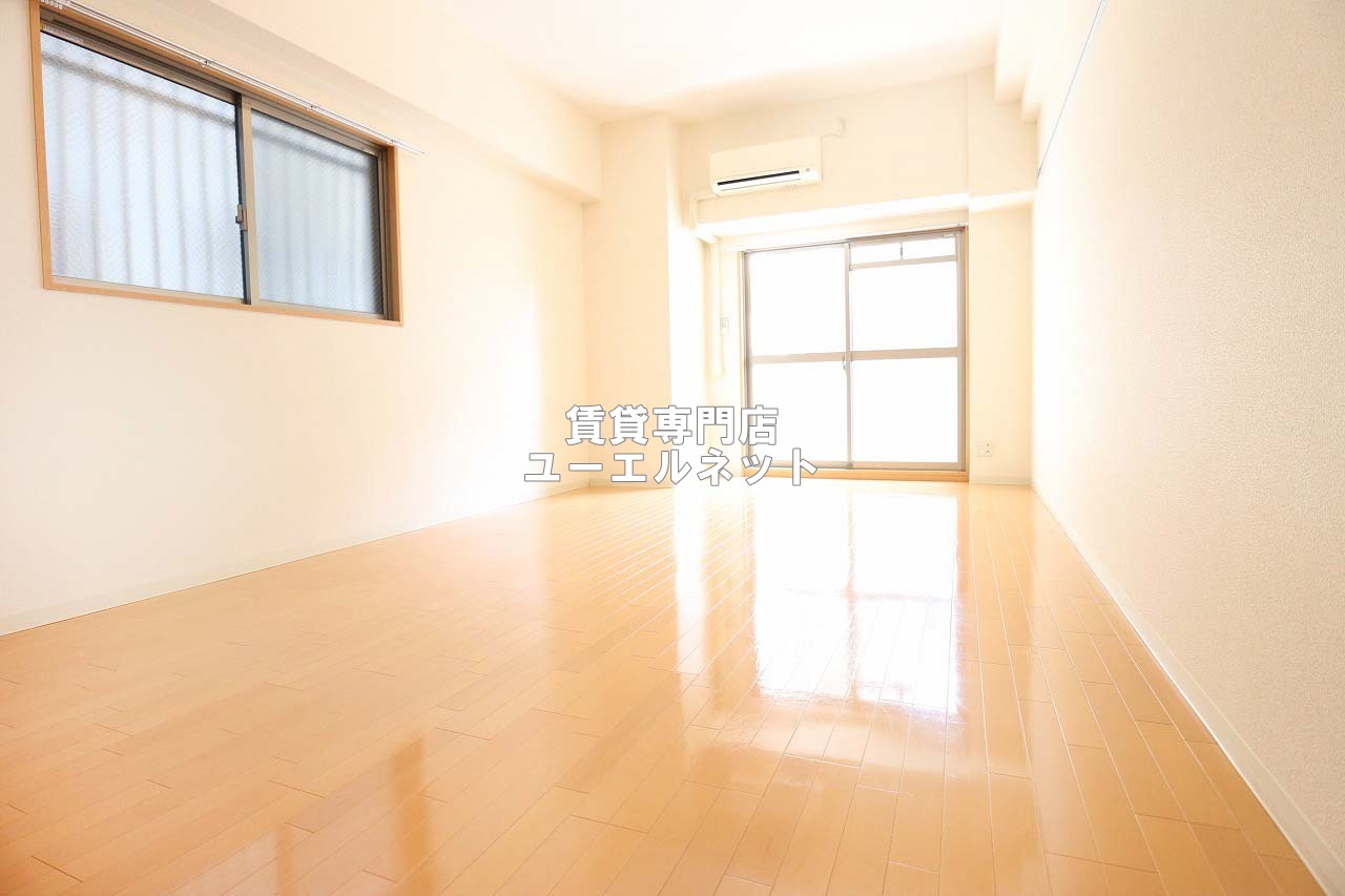 居室・リビング　ゆったりとくつろげる、落ち着きのある居室空間です