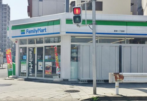 コンビニ　ファミリーマート 新栄一丁目店（コンビニ）まで566m