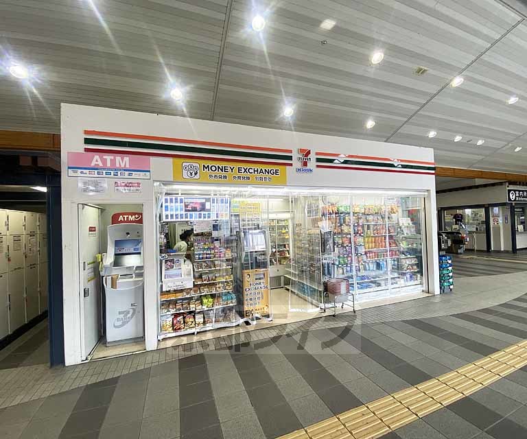 コンビニ　セブンイレブンキヨスクＪＲ嵯峨嵐山駅改札口店（コンビニ）まで200m