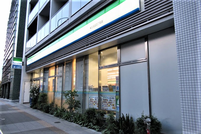 コンビニ　ファミリーマート 東五反田四丁目店（コンビニ）まで1m