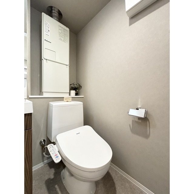 トイレ　【家具・家電の備え付けはありません】