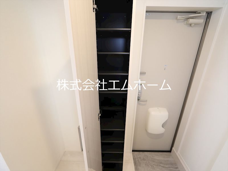 玄関　玄関　シューズボックス付