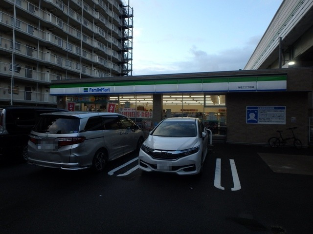 コンビニ　ファミリーマート 海老江三丁目店（コンビニ）まで46m