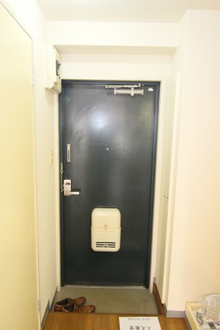 玄関　別部屋の参考写真です。