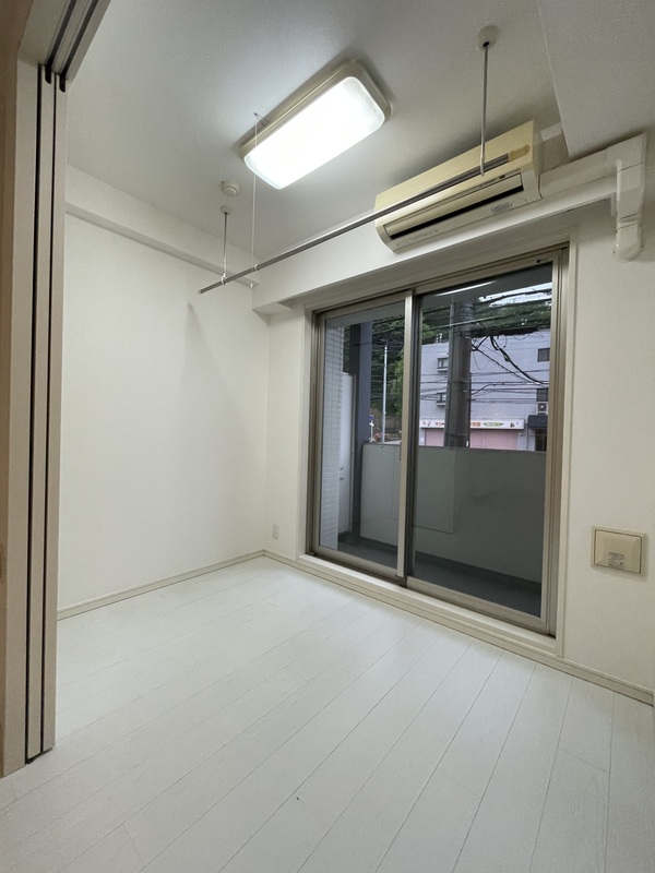 居室・リビング　※同物件別部屋です。