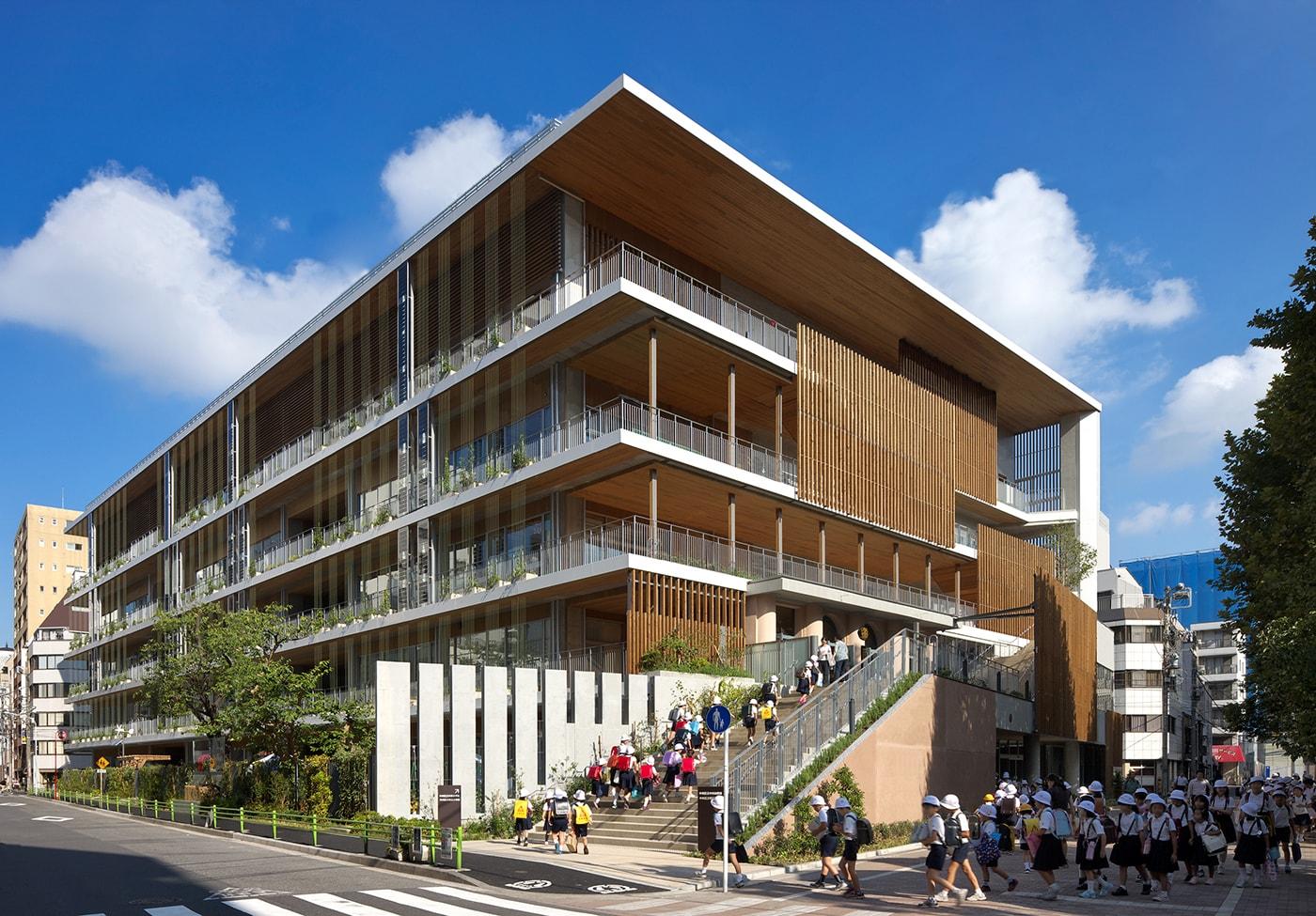 小学校　中央区立中央小学校（小学校）まで407m